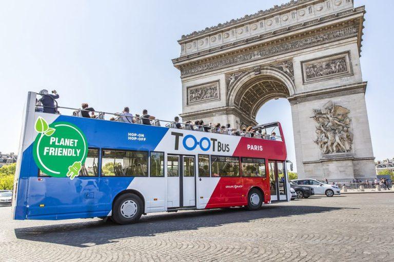 אוטובוס התיירים בפריז 