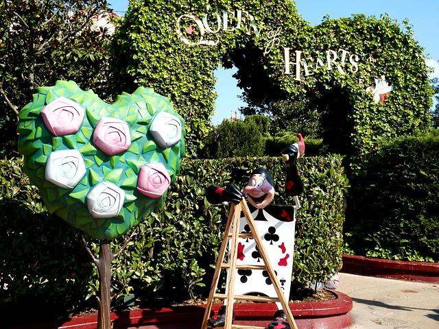 Alice's Curious Labyrinth disneyland paris