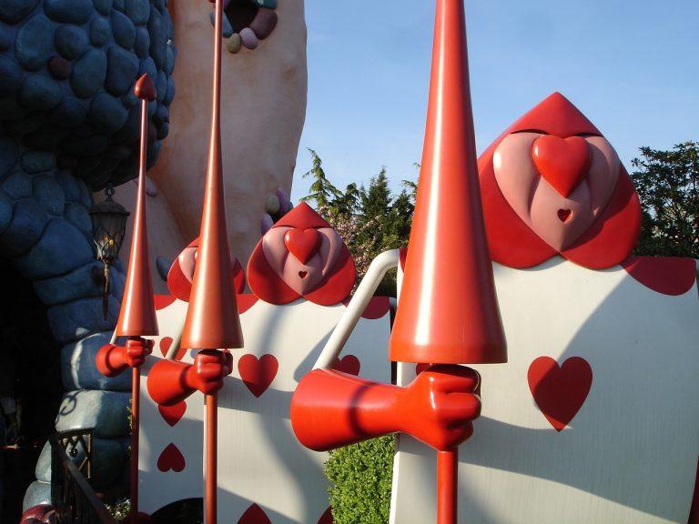 Alice's Curious Labyrinth disneyland paris