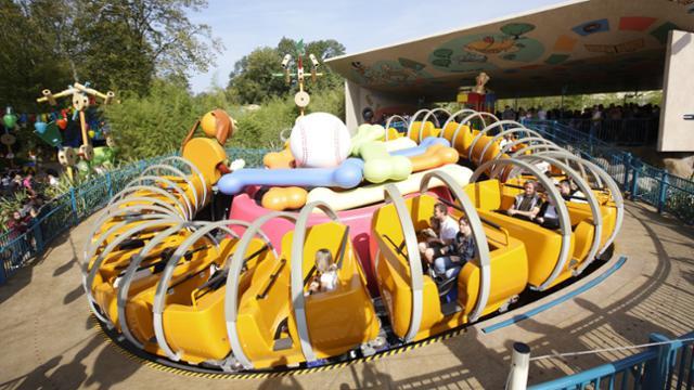 slinky dog zigzag spin disneyland paris