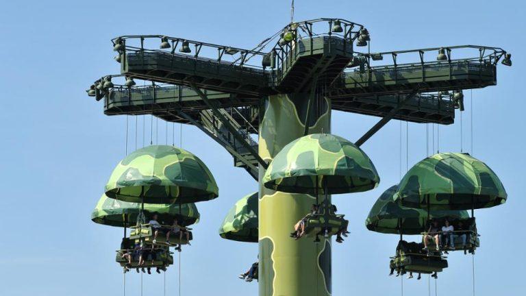 toy soldiers parachute drop disneyland paris