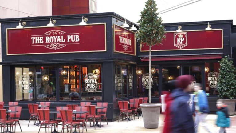 the royal pub disneyland paris