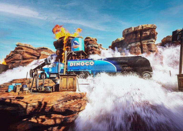 דיסנילנד ביולי