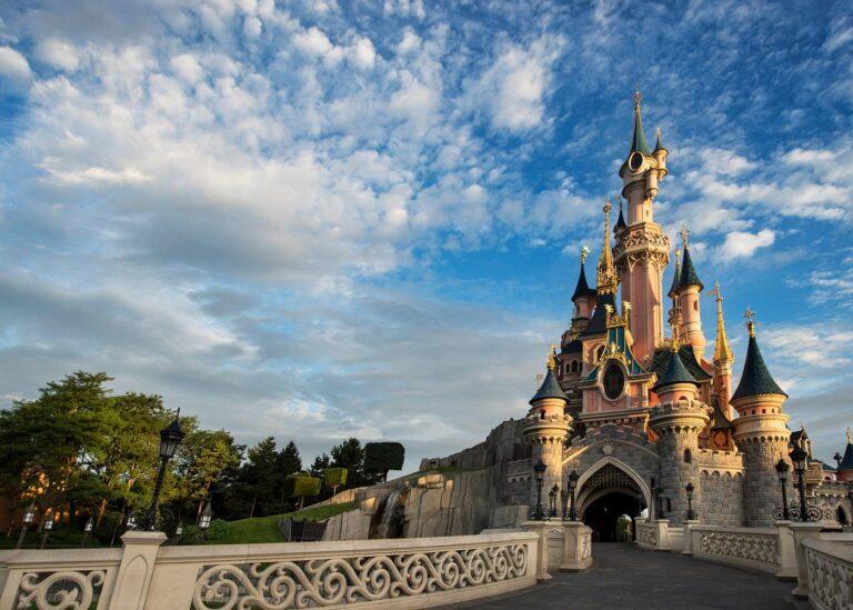 דיסנילנד בקיץ