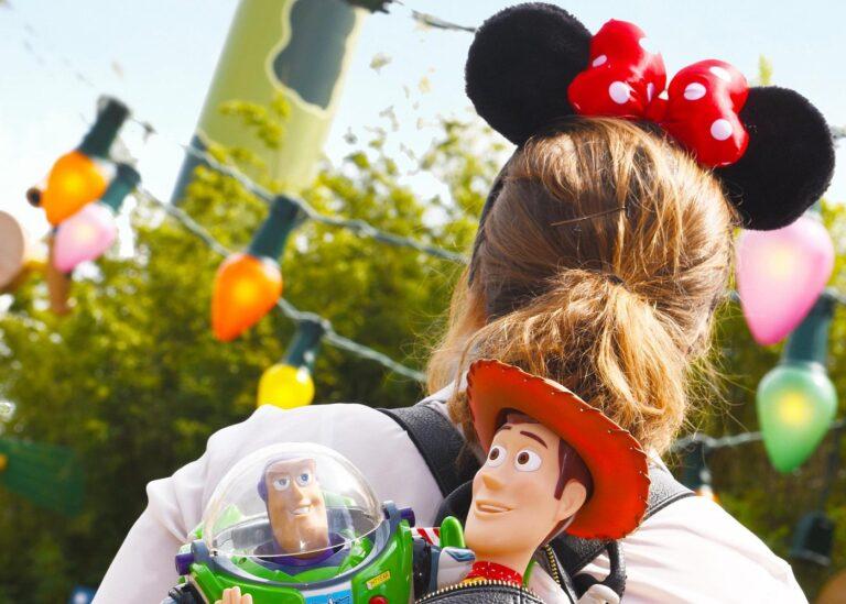 דיסנילנד באפריל